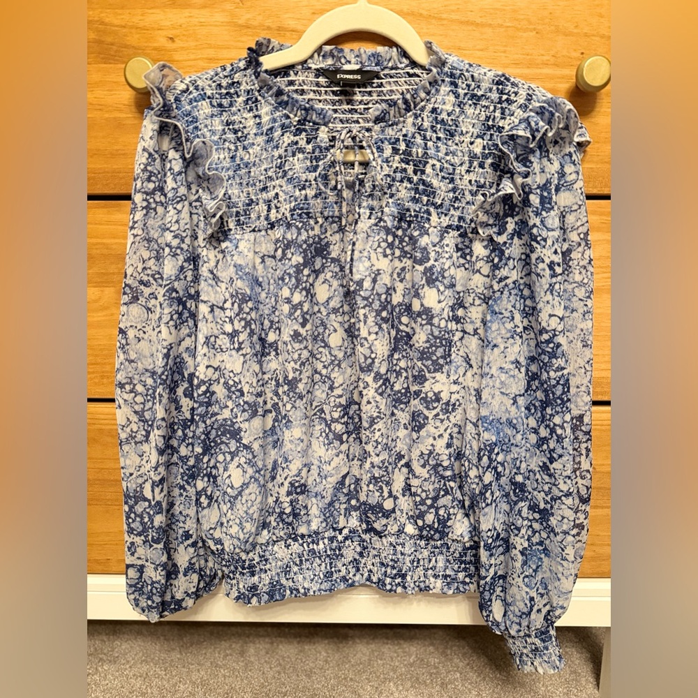 EXPRESS. Blue boho top with ruffle details. M.